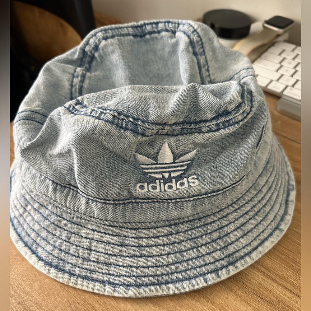 Adidas bucket hat light wash